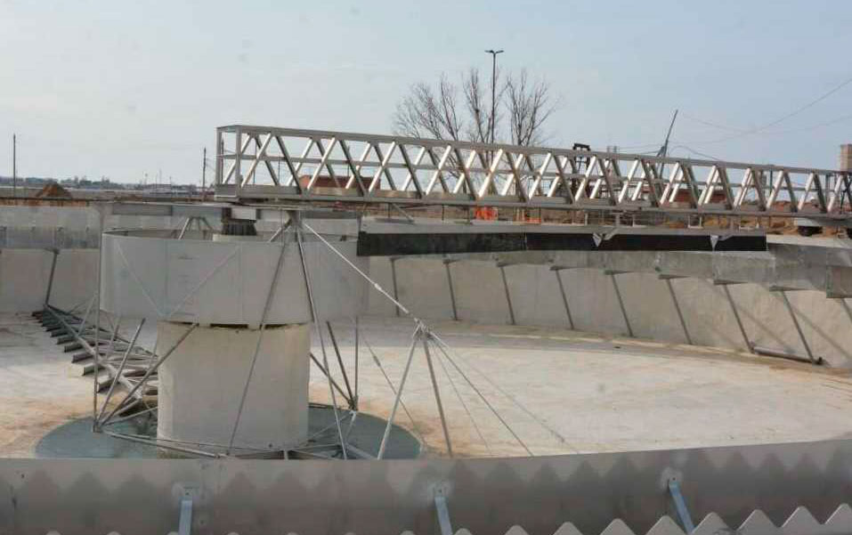 Mud scraper (suction) with central drive